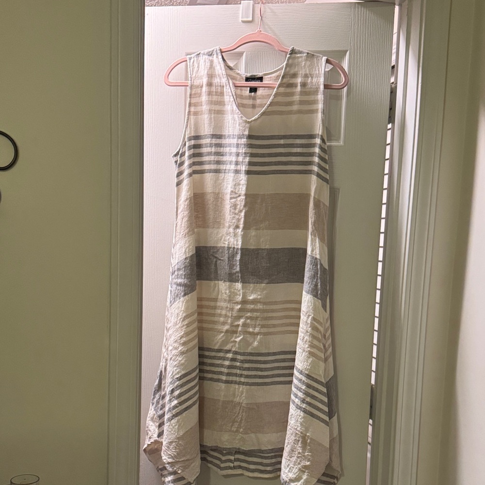 Toofan V neck beige striped lien dress. Elegant Striped Sleeveless Maxi Dress